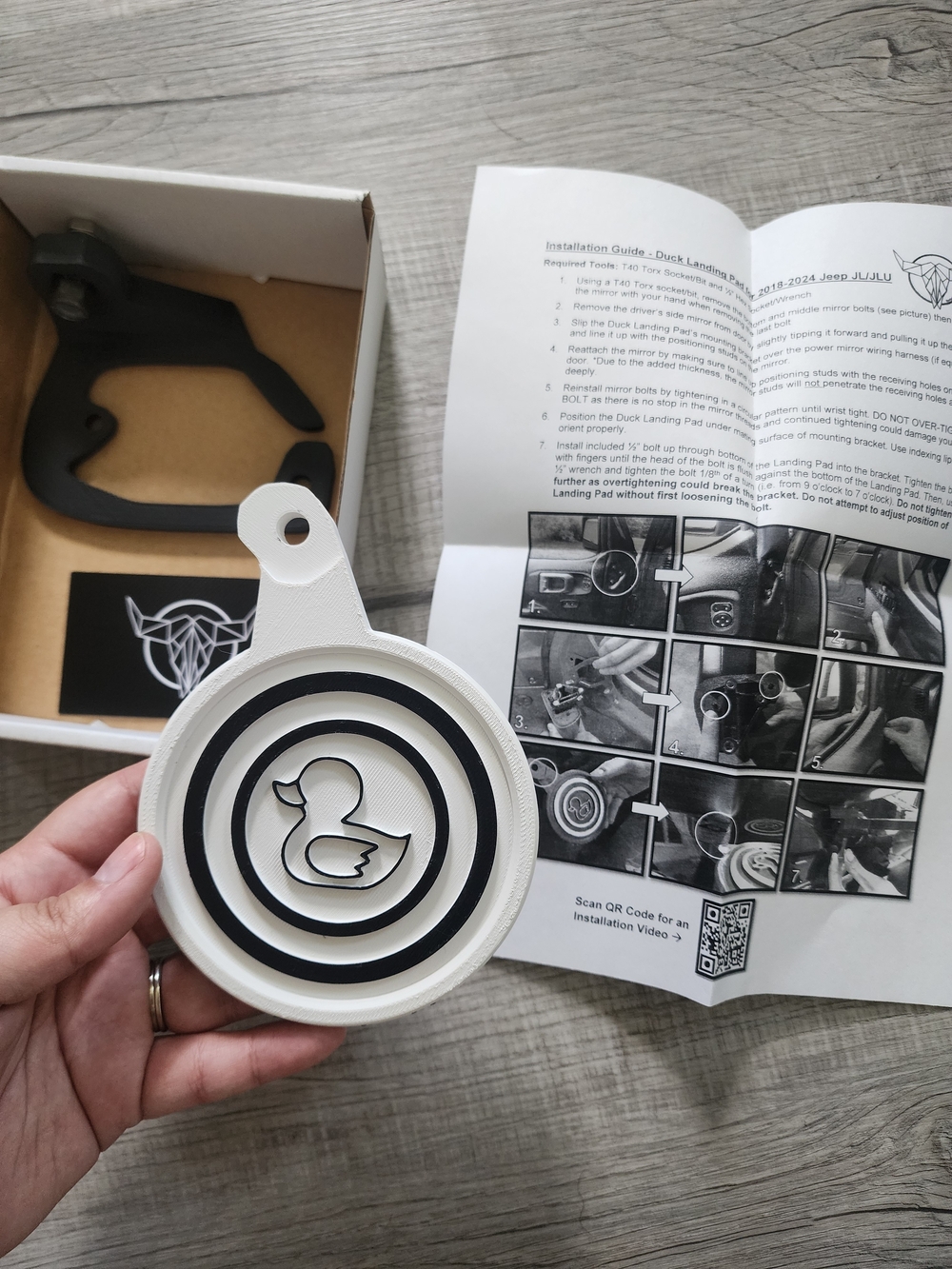 Jeep Wrangler JL/JLU Duck Landing Pad White And Black